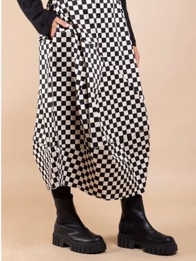 AQRL Black and White Checkered Midi Skirt